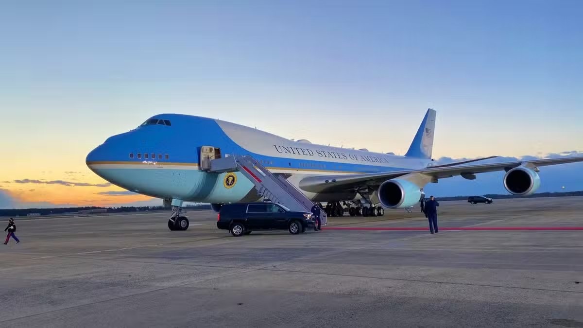 Trump Takes Final Ride on Decades-Old Air Force One as Qatari Jet Awaits
