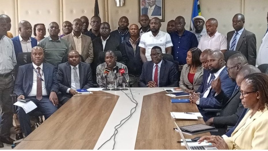 KAWU officials with in a joint presser with the ministry