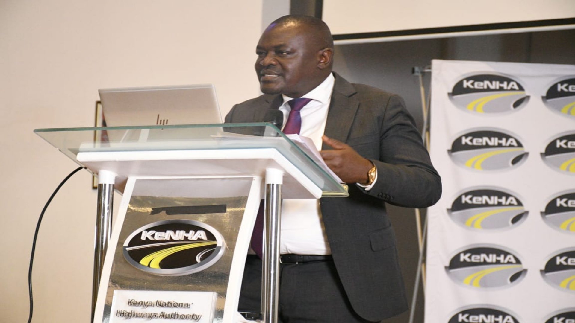KeNHA Director of Maintenance Eng. Ezekiel Fukwo addressing a group of branding and advertising company representatives at a stakeholder engagement forum on roadside advertising permit application.