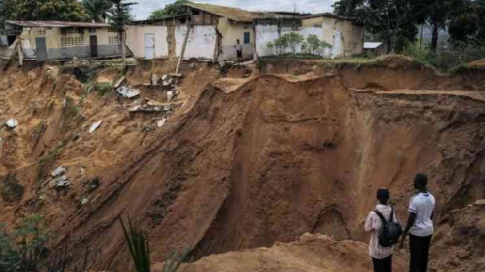 Gold mine collapse kills at least 100 people in Central African Republic
