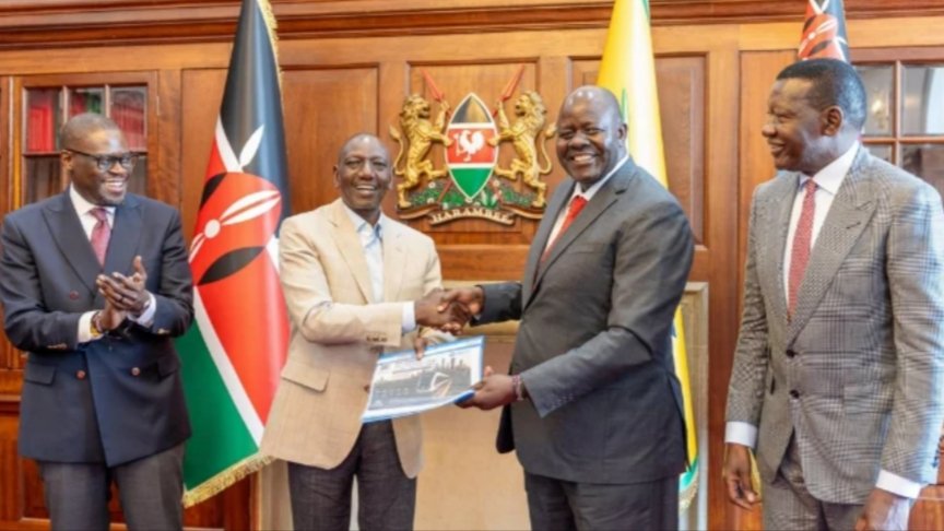 President William Ruto and Nairobi Governor Johnson Sakaja during a transport project briefing