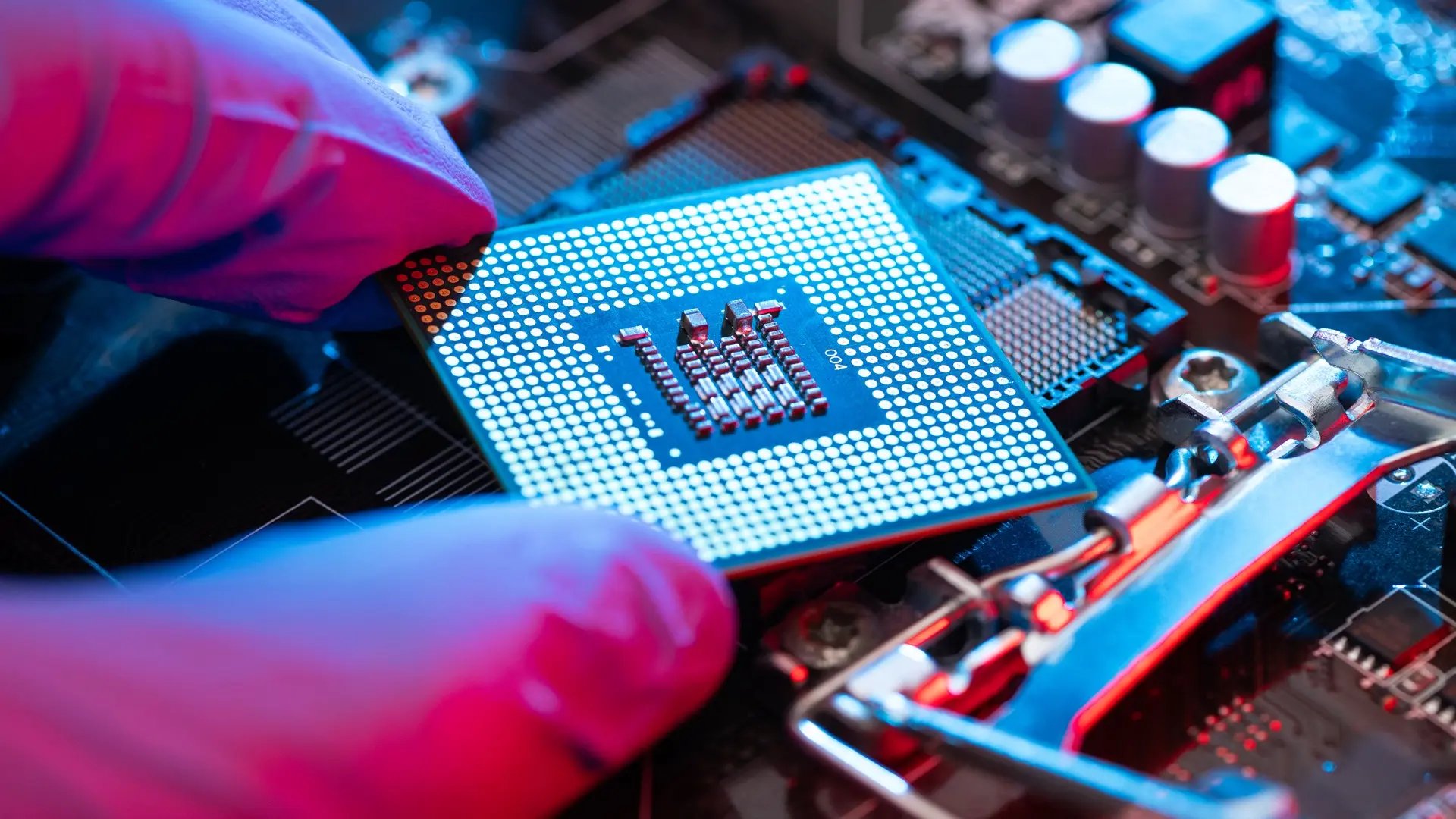 A close-up view of a microchip array developed by KAIST researchers, highlighting the dual-layer memtransistor architecture on a circuit board.