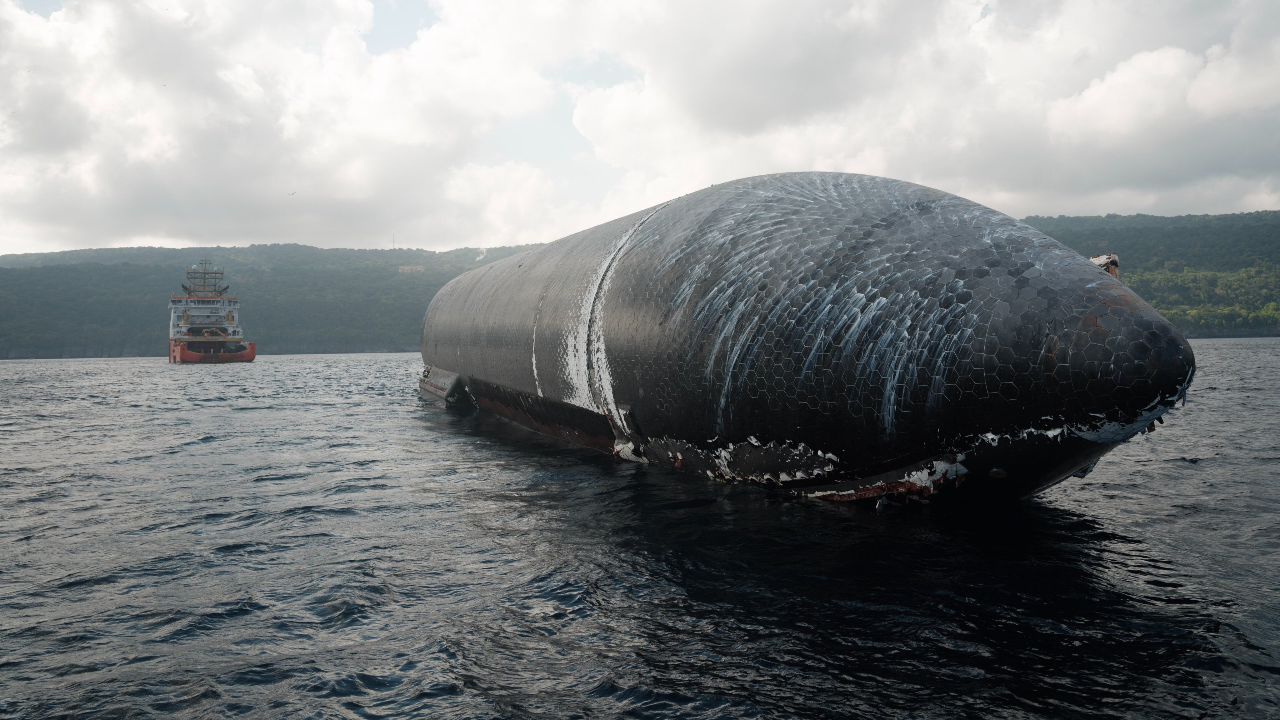 SpaceX guides floating Starship rocket to Christmas Island
