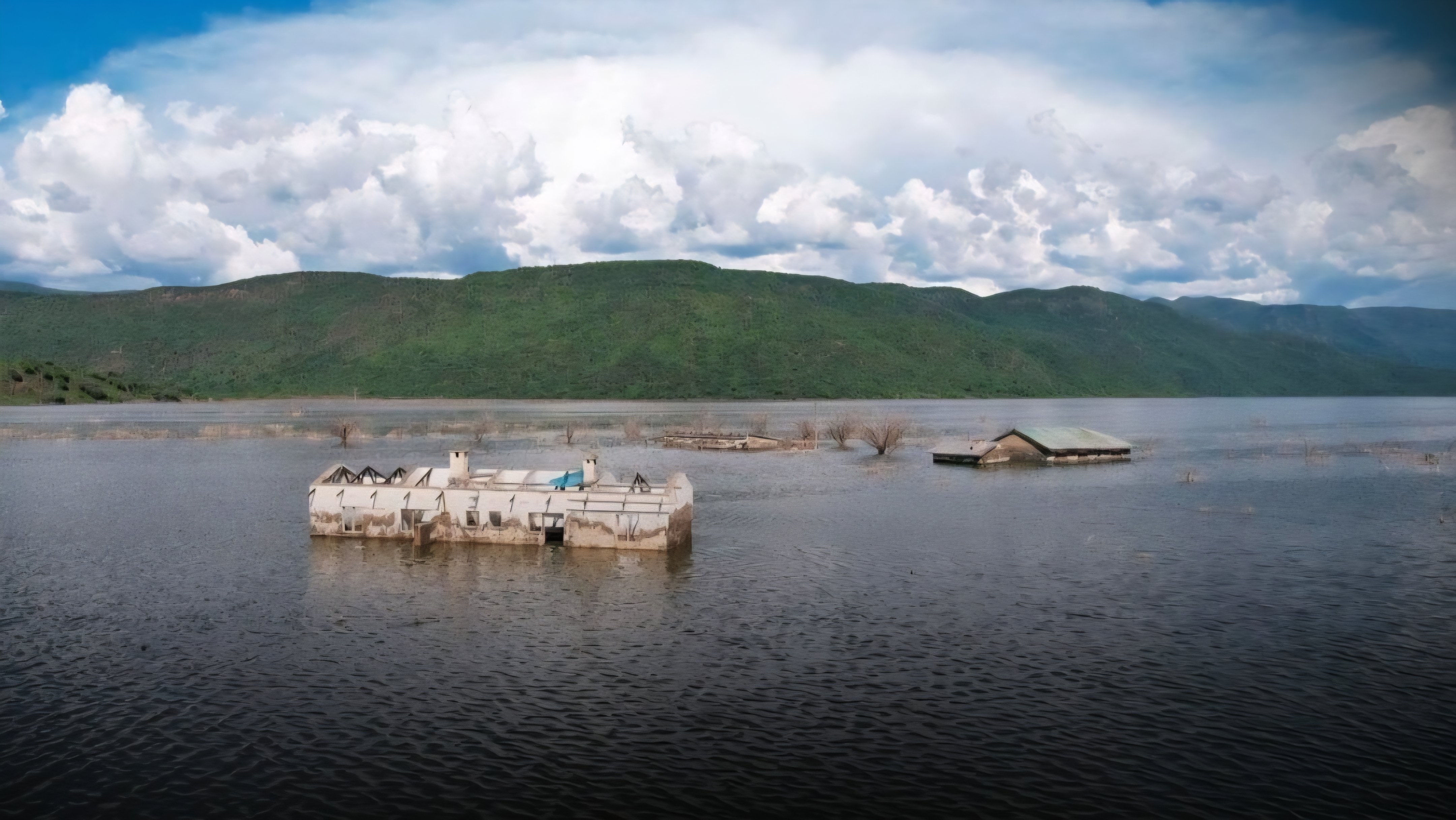 Government races to prevent lakes Bogoria and Baringo from merging