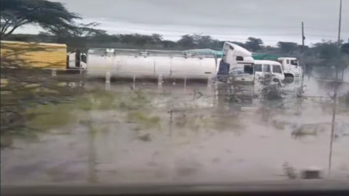 Heavy Traffic on Mombasa Road as Floods Render Mlolongo-Cabanas Stretch Impassable