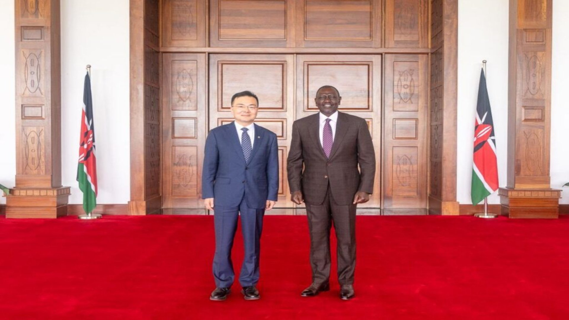 President William Ruto meeting with the President of the China Communications Construction Company (CCCC) for the groundbreaking of the Rironi-Mau Summit dual carriageway project