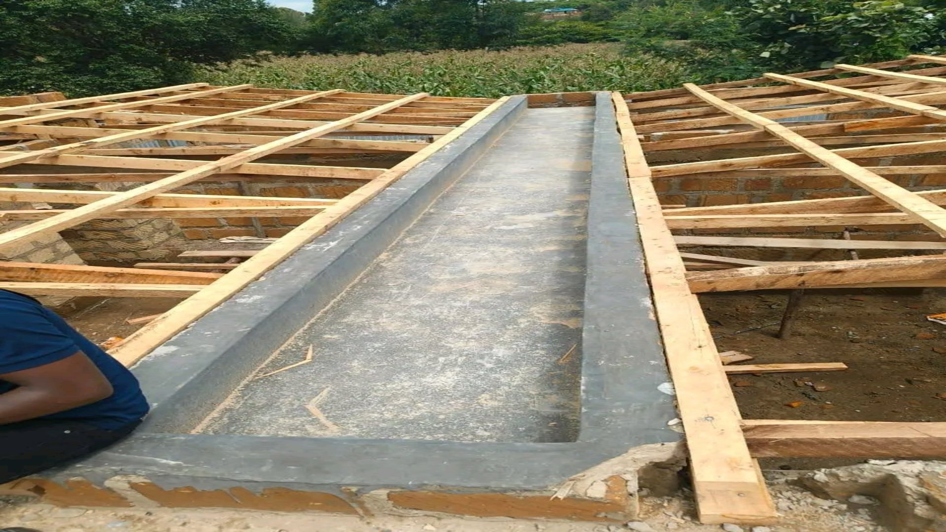 Why home builders opt for hidden roof gutters in modern house designs