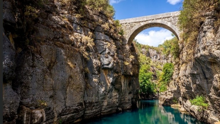 How Roman Engineers Built Bridges That Still Stand After Two Millennia