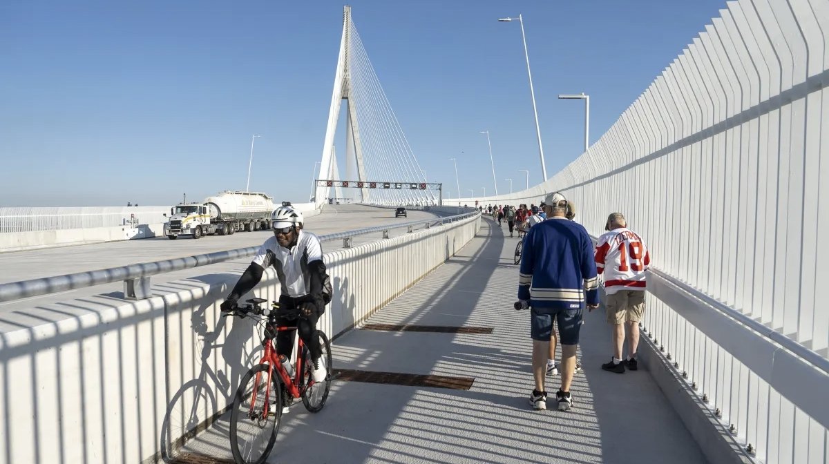 New Detroit Bridge Lets Pedestrians Walk From the US to Canada for the First Time in Decades