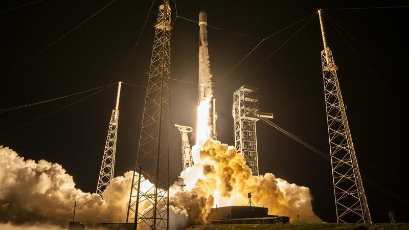 Spacex sets speed record with dual Falcon 9 launches from opposite coasts