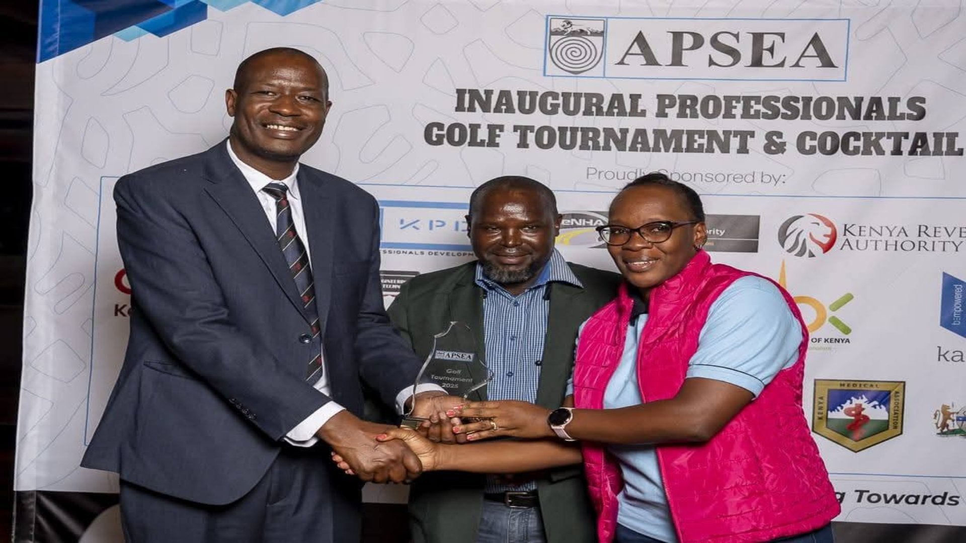 Samwel Kumba, Deputy Director of Corporate Communication at KeNHA, receiving the Corporate Winner prize at the APSEA Golf Tournament Karen Country Club