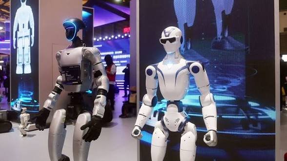 US Economy Faces Volatility as Aging Workforce Collides With Automation