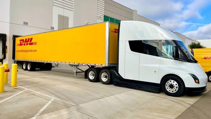 Swedish freight company Einride commits to 500 Tesla Semis