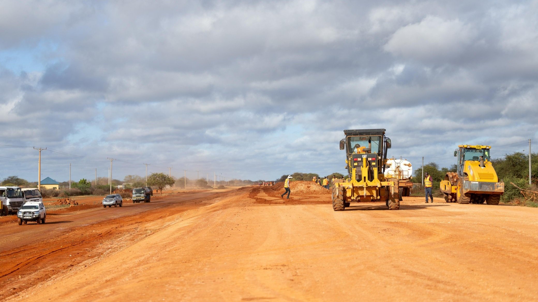 Ruto Inspects 64km Stretch as 11 Contractors Advance KSh100bn Isiolo-Mandera Road Corridor