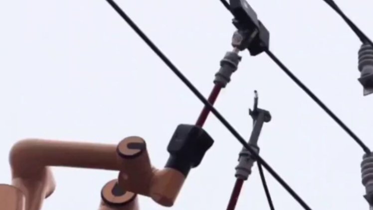China Deploys Robotic Electricians on Live High-Voltage Power Lines