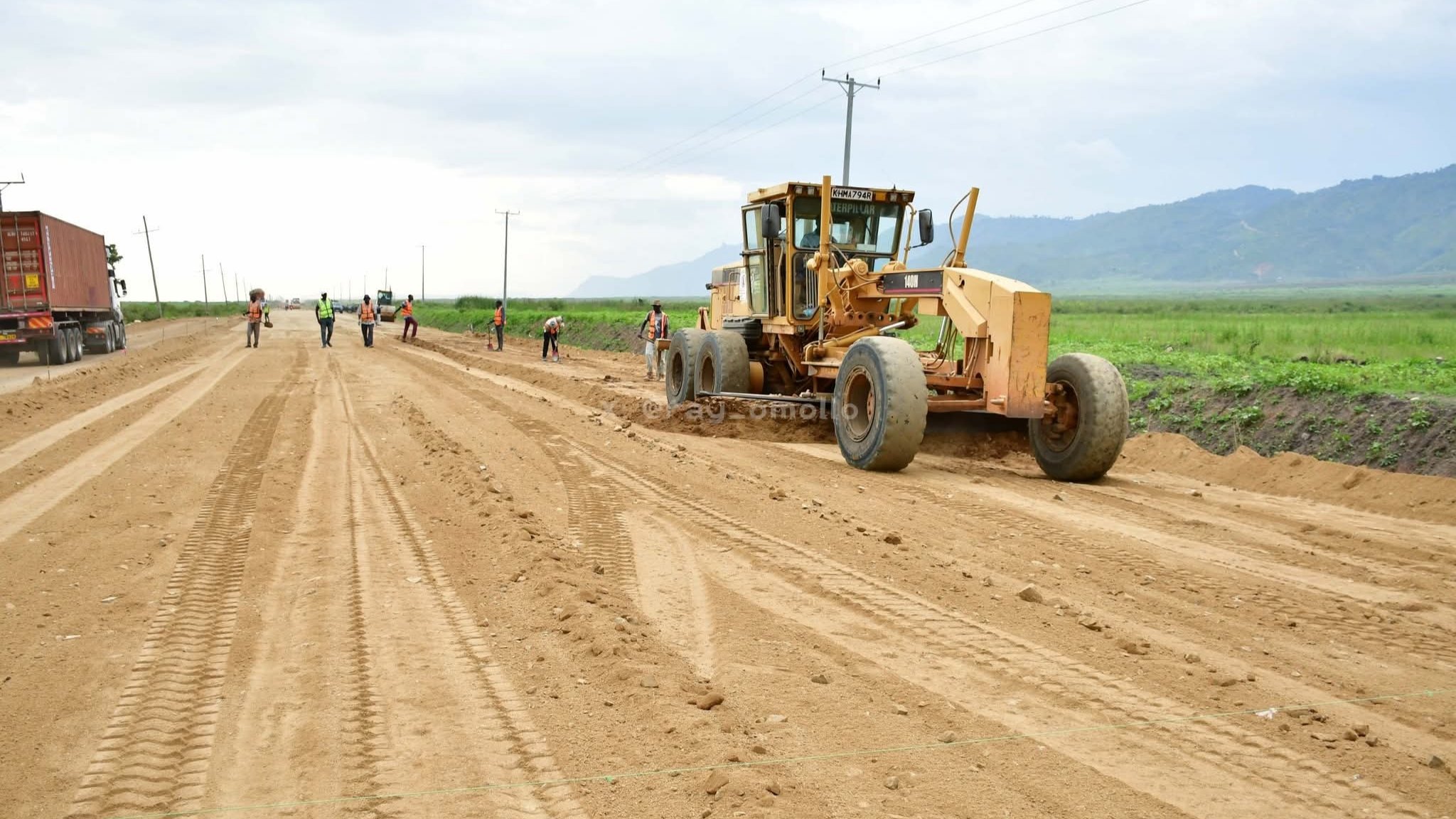 PHOTOS: KeNHA Advances 122km Mamboleo-Miwani-Chemelil-Muhoroni-Kipsitet Road Upgrade