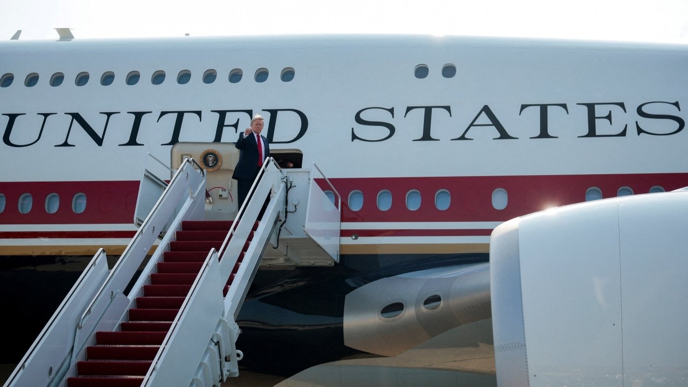 Trump Takes Maiden Flight on Qatar-Gifted Boeing 747-8 Presidential Jet