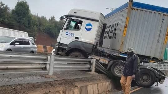 Traffic Snarl on Southern Bypass After Multiple Truck Accidents at Thogoto
