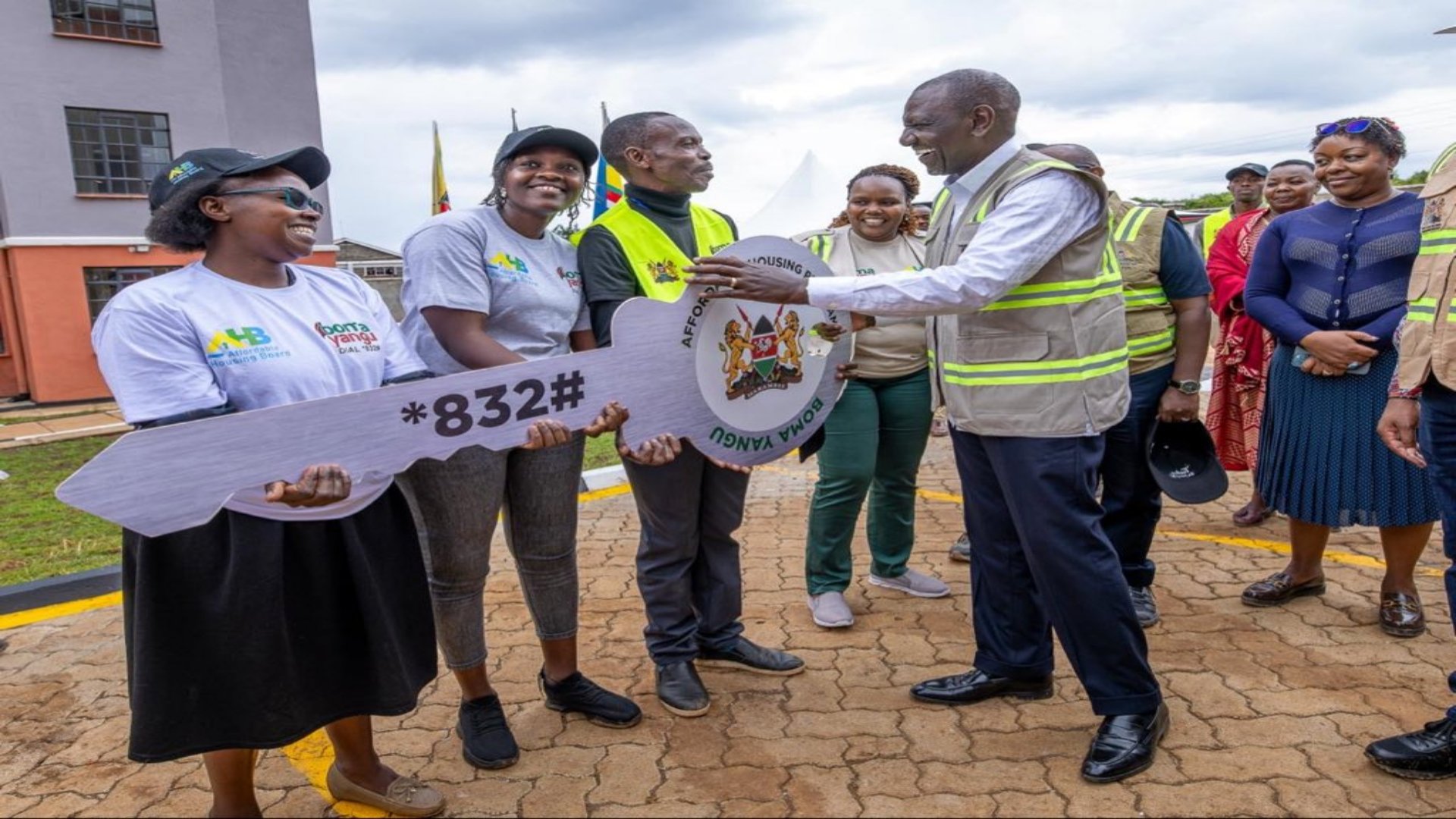 Handed over keys to the proud owners of the 220-unit Elburgon Affordable Housing Estate in Molo, Nakuru County, a model of modern, decent, and affordable living made possible through our transformative housing programme.