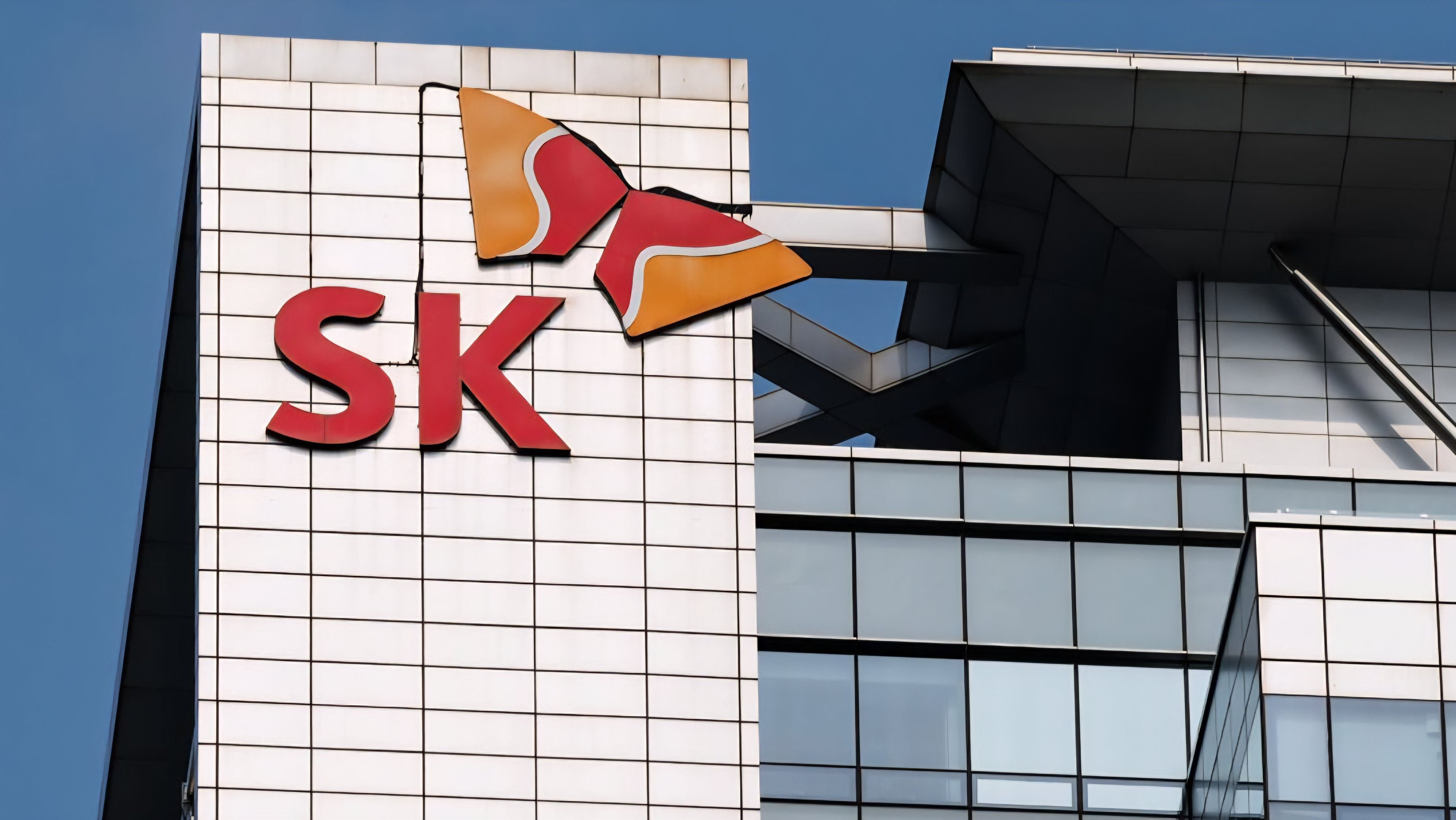SK Hynix Launches $28 Billion US Share Sale for Massive Factory Expansion