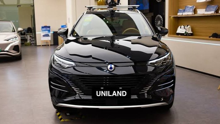 Chinese Automaker Unveils Massive Battery Pack EV Offering High Output