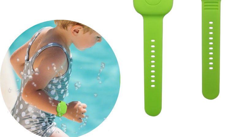 A green rectangular Titta Go child-tracking device with a metallic clip sits next to a black wearable smart band displaying matching Titta Go text on its screen, pictured as reference file 250109.jpg.