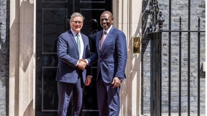 Kenyan President William Ruto and UK trade representative standing together to celebrate UK-Kenya trade growth